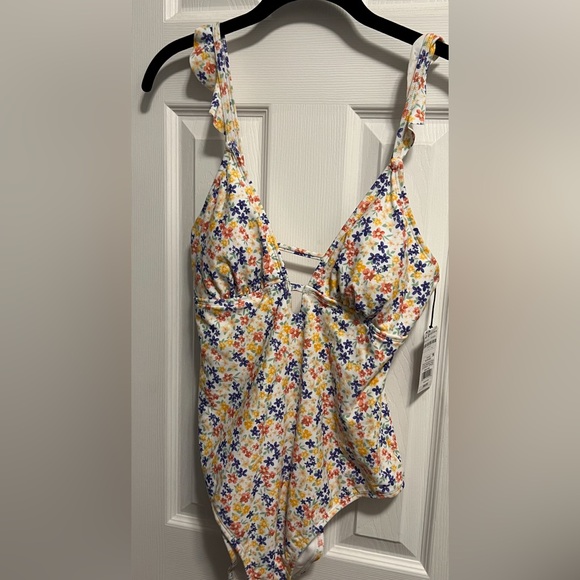 New women’s size Medium 8/10 one piece bathing suit by shade and shore - Picture 1 of 3